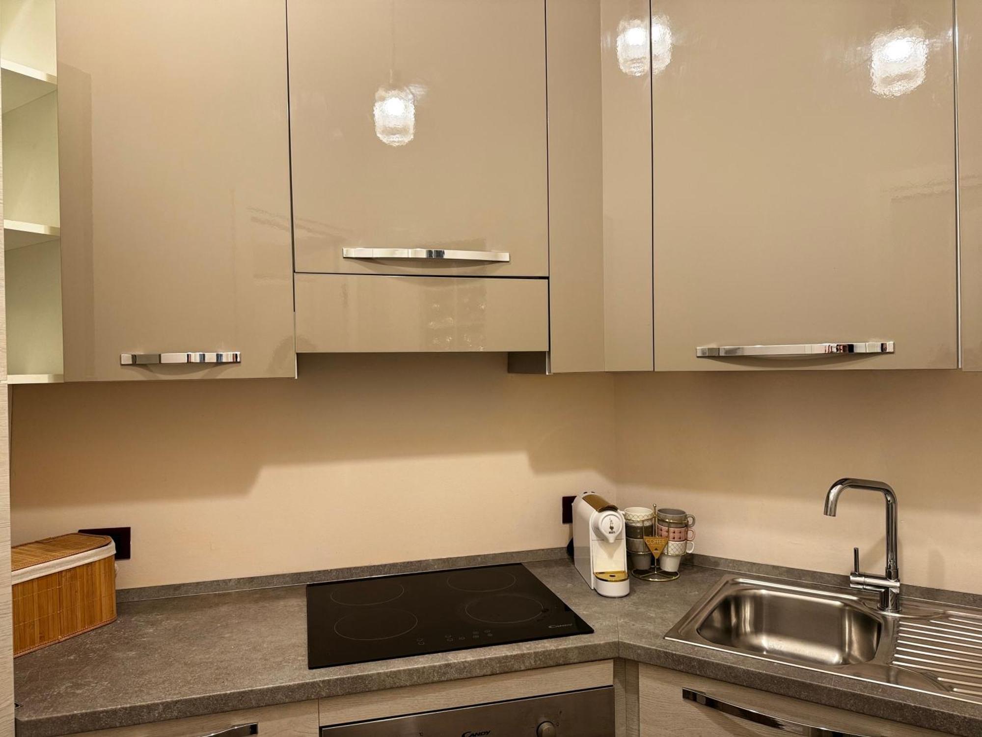 Regina Milano In Verona - Sky Tv, Wifi E Breakfast Box Apartment ภายนอก รูปภาพ