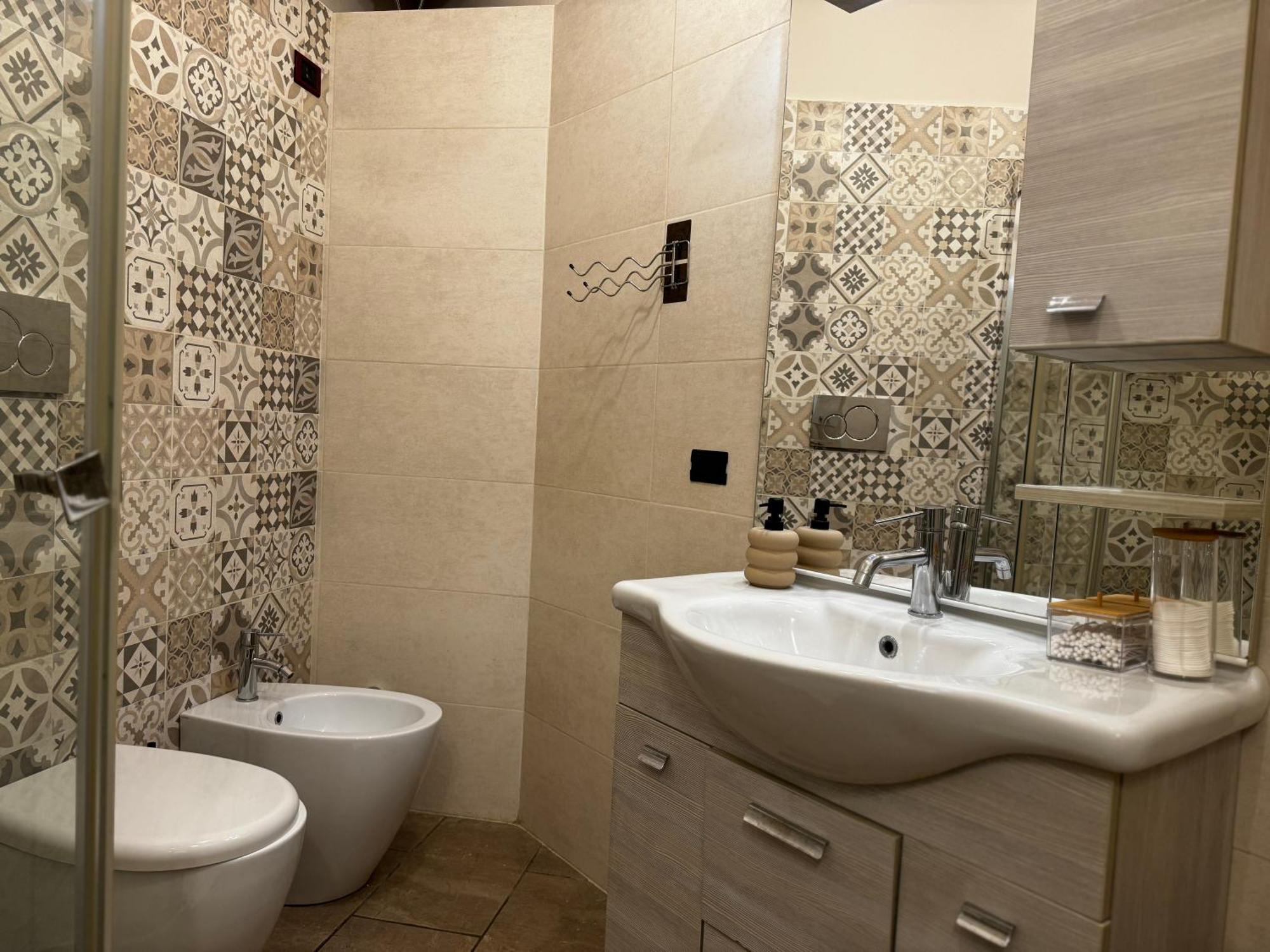 Regina Milano In Verona - Sky Tv, Wifi E Breakfast Box Apartment ภายนอก รูปภาพ