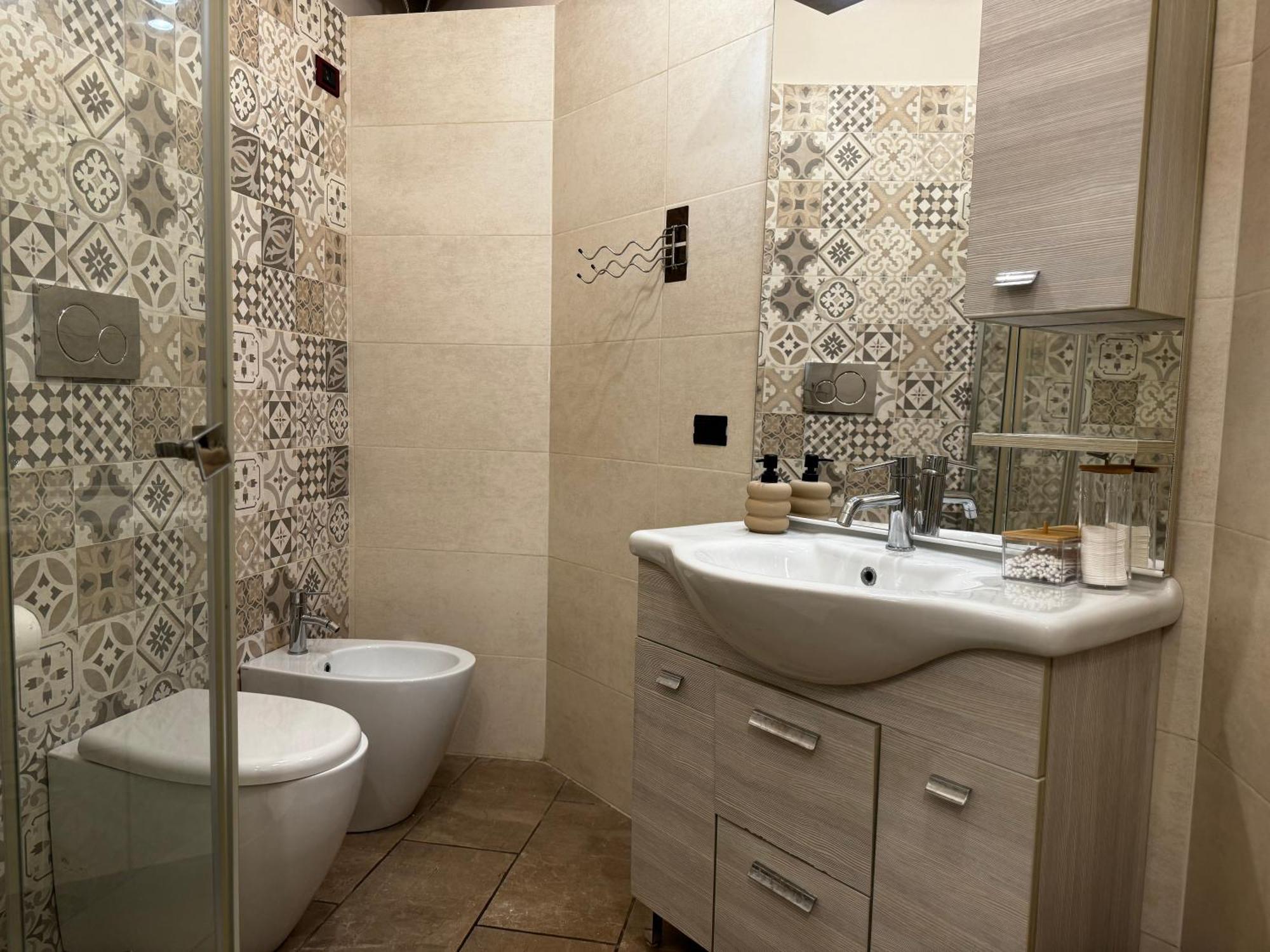 Regina Milano In Verona - Sky Tv, Wifi E Breakfast Box Apartment ภายนอก รูปภาพ